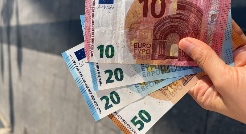 How to Create a Budget for Studying in France